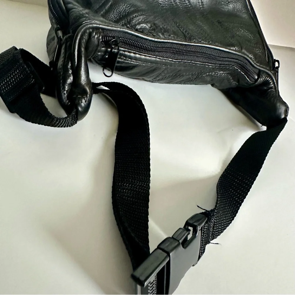 Vtg Leather Fanny Pack Bum Bag! Halloween THE ROCK Adjustable - Picture 6 of 10